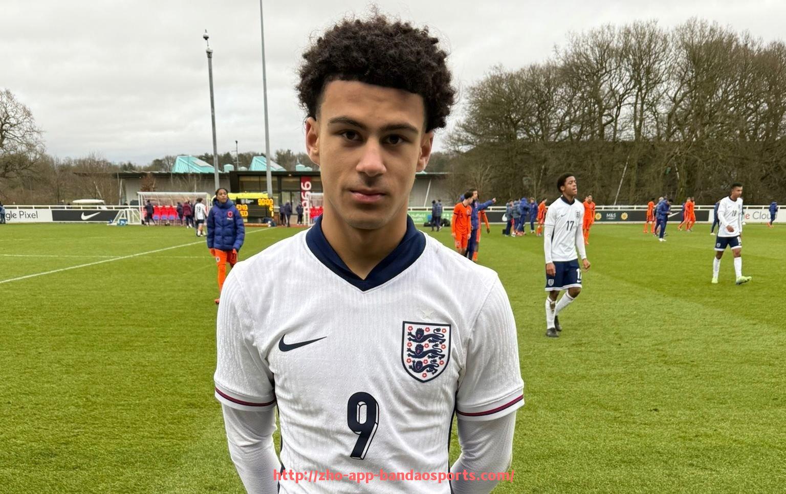 半岛体育app-英超球员素质争议事件盘点及公众形象分析 半岛体育app-英超球员素质争议事件盘点及公众形象分析